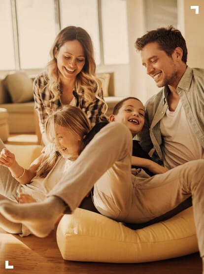 Família feliz em casa